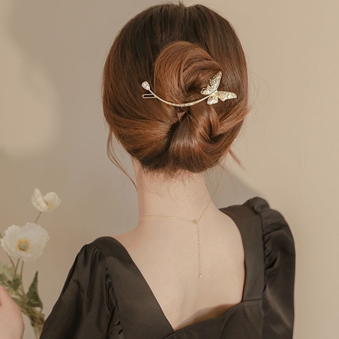 Kẹp Bán Nguyệt HimHip Hình Bướm Mix Phale Thanh Lịch 4x11.5cm