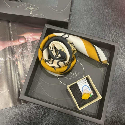 Set Quà Tặng Khăn Lụa Vuông Khổ 50 Kèm Cài Áo - 22 (giá đã bao gồm túi hộp, không kèm thiệp)