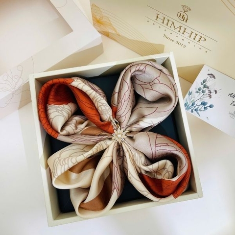 Set Quà 20/10 HimHip Khăn Lụa 70x70cm & Cài Khăn Kèm Túi Hộp Thiệp - 1392