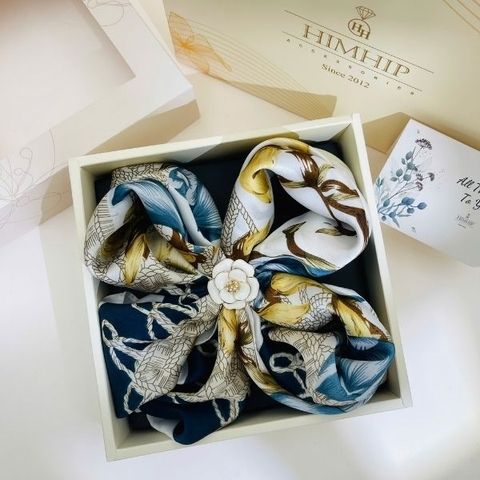 Set Quà 20/10 HimHip Khăn Lụa 70x70cm & Cài Khăn Kèm Túi Hộp Thiệp - 1394