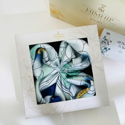 Set Quà 20/10 HimHip Khăn Lụa 70x70cm & Cài Khăn Kèm Túi Hộp Thiệp - 477