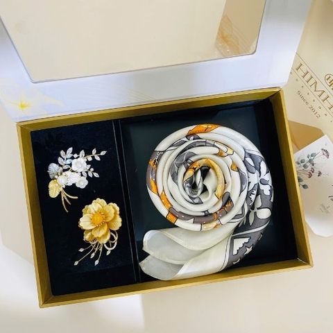 Set Quà HimHip Khăn Lụa Cao Cấp 85x85cm & Cài Áo Kèm Túi Hộp Thiệp - 1446