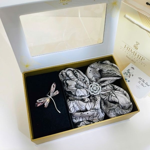 Set Quà HimHip Khăn Lụa Cao Cấp 65x65cm & Cài Khăn, Cài Áo Kèm Túi Hộp Thiệp - 1294