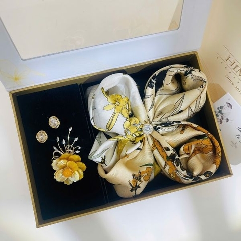 Set Quà HimHip Khăn Lụa Cao Cấp 65x65cm & Cài Khăn, Cài Áo, Khuyên Tai Kèm Túi Hộp Thiệp - 1482
