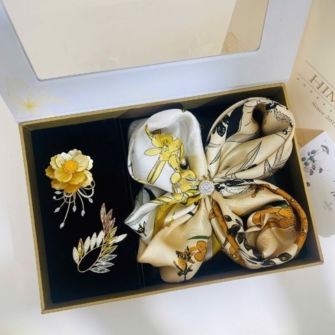 Set Quà HimHip Khăn Lụa Cao Cấp 65x65cm & Cài Khăn, Cài Áo Kèm Túi Hộp Thiệp - 1483