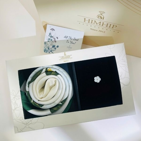 Set Quà 20/10 HimHip Khăn Lụa 70*70cm & Cài Áo Kèm Túi Hộp Thiệp - 1379