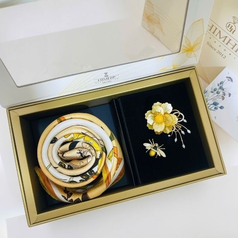 Set Quà HimHip Khăn Lụa Cao Cấp 65x65cm & Cài Áo Kèm Túi Hộp Thiệp - 1360