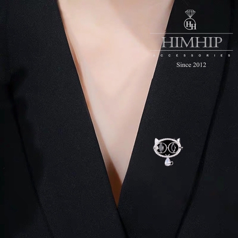 Trâm, Ghim Cài HimHip Mèo Đeo Kính HKCC Đính Phale 2*2cm