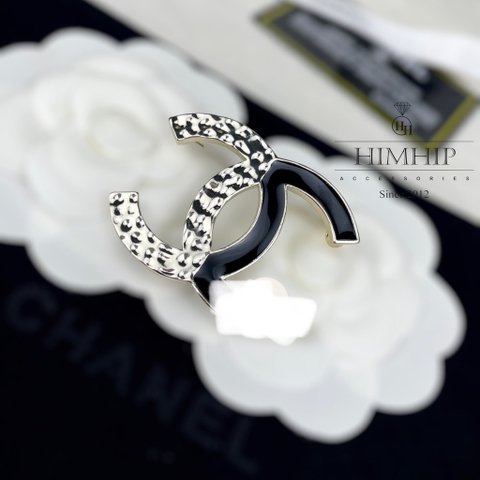 Trâm, Ghim Cài Áo Chanel Trắng Đen Sang Trọng 3.5*5cm