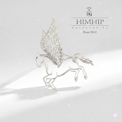 Trâm, Ghim Cài Áo HimHip HKCC Ngựa Tết Đính Hạt Phale 4.5*3.8cm