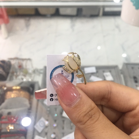 Pin Cài Áo HimHip Bông Hoa Búp Trắng Sang Trọng HKCC Đính Phale 1.5 cm