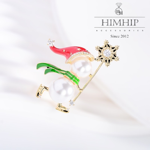 [Noel] Trâm, Ghim Cài Áo HimHip Hình Người Tuyết Cầm Cây Quyền Trượng Đáng Yêu HKCC Mix Trai 3*4cm