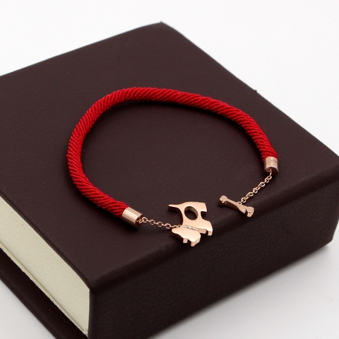 Vòng tay bện dây đỏ to charm chú chó