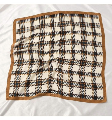 Set quà tặng khăn lụa vuông 70 kèm cài khăn