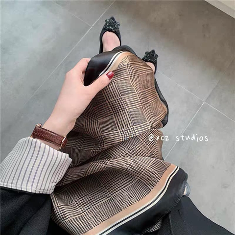 Set Quà Tặng Khăn Lụa Vuông Khổ 70 Kèm Cài Khăn (Không Kèm Cài Áo) - 243 (giá đã bao gồm túi hộp, không kèm thiệp)