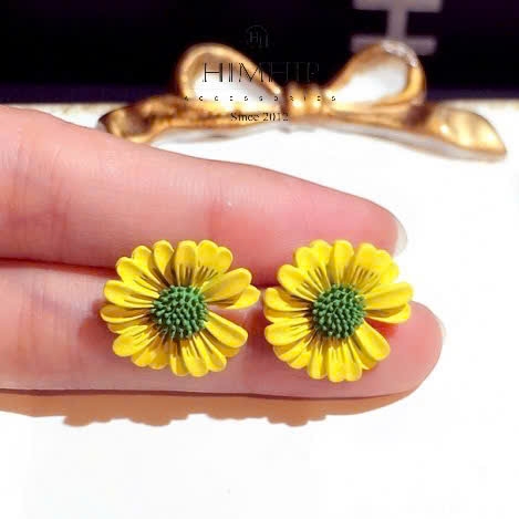 Khuyên Tai Nụ HimHip Composite Cúc Họa Mi Thanh Lịch 1.8cm