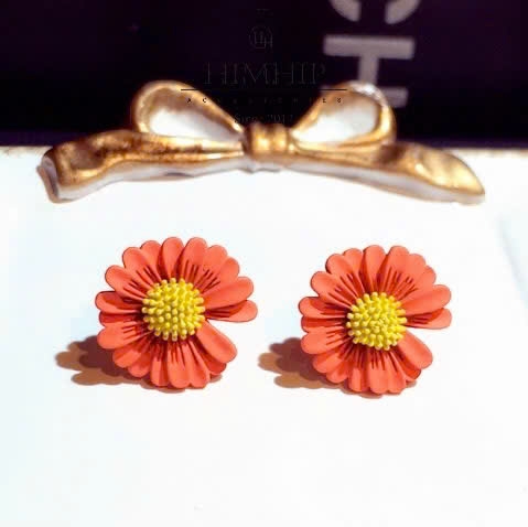 Khuyên Tai Nụ HimHip Composite Cúc Họa Mi Thanh Lịch 1.8cm