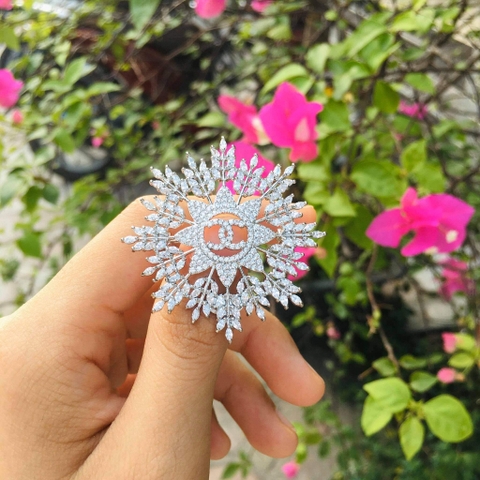 Trâm, Ghim Cài Áo HimHip Hoa Loa Kèn Sang Chảnh HKCC Đính Phale 7cm