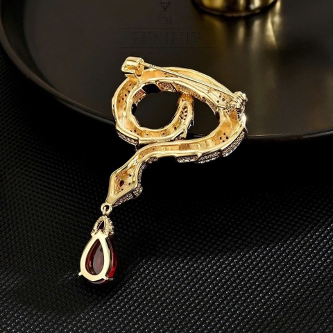 Trâm, Ghim Cài Áo Nam Nữ HimHip Rắn Ngậm Giọt Nước Quý Phái HKCC Đính Phale Đỏ 3,5*5,5cm
