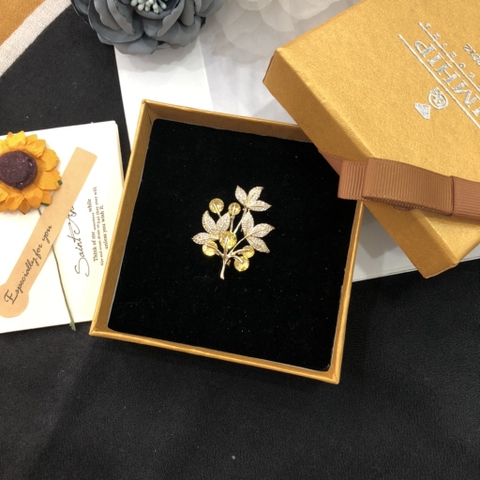 Trâm, Ghim Cài Áo HimHip Lá Ô Liu Vàng Sang Trọng HKCC Đính Phale 3*4cm