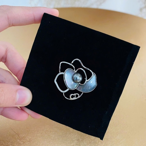 Trâm, Ghim Cài Áo HimHip Hoa Hồng Khảm Trai Sang Trọng HKCC Đính Hạt Giả Trai Xám 3.5x4cm