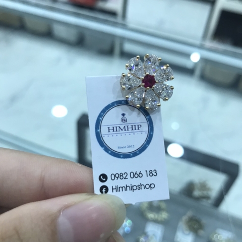 Pin Cài Áo HimHip Hoa Trắng Nụ đỏ Thanh Lịch HKCC Đính Phale 1.5cm