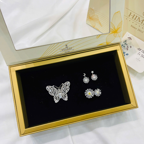 Set Quà 8/3 HimHip Khuyên Tai, Cài Áo & Kẹp Mái Kèm Túi Hộp Thiệp - 1173