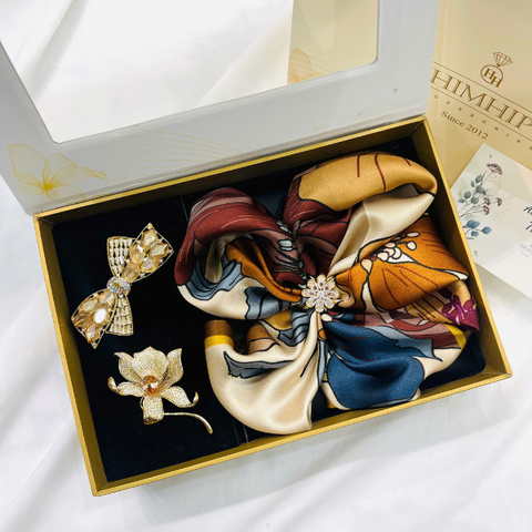 Set Quà HimHip Khăn Lụa Cao Cấp 65x65cm & Cài Khăn, Cài Áo Và Kẹp Bấm Kèm Túi Hộp Thiệp - 1223