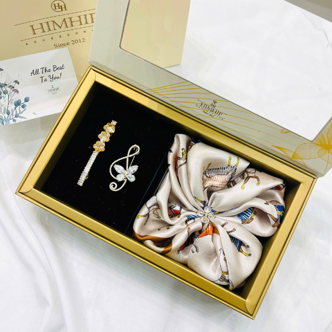 Set Quà HimHip Khăn Lụa Cao Cấp 53x53cm & Cài Khăn, Cài Áo Và Kẹp Bấm Kèm Túi Hộp Thiệp - 1227