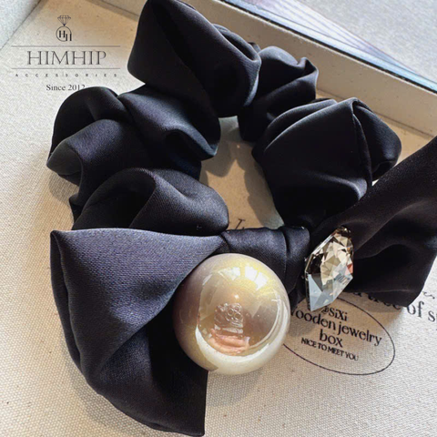 Scrunchies Tag HimHip Nơ Vải 10cm Đính Hạt Phale 2cm Cùng Hạt Giả Trai 2.5cm HPBD