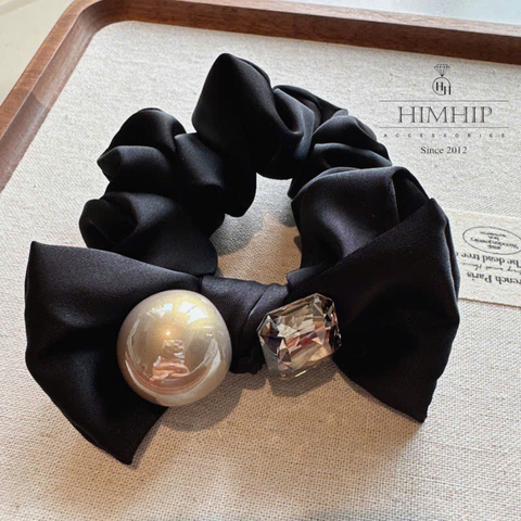 Scrunchies Tag HimHip Nơ Vải 10cm Đính Hạt Phale 2cm Cùng Hạt Giả Trai 2.5cm HPBD