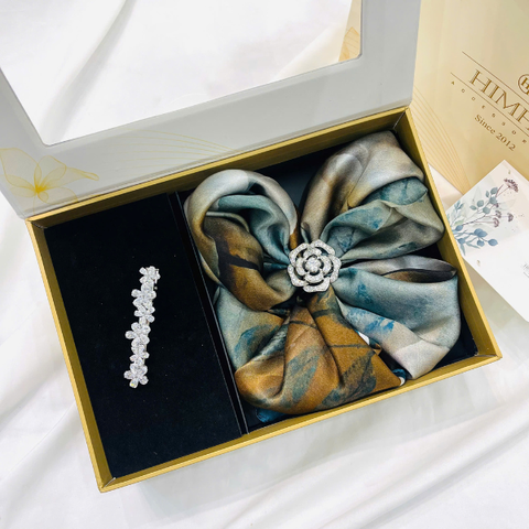 Set Quà HimHip Khăn Lụa Cao Cấp 65x65cm & Cài Khăn Và Kẹp Mái Kèm Túi Hộp Thiệp - 1244