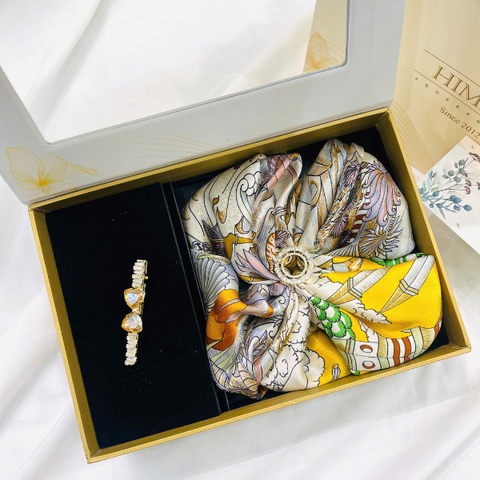 Set Quà HimHip Khăn Lụa Cao Cấp 65x65cm & Cài Khăn Và Kẹp Mái Kèm Túi Hộp Thiệp - 1245