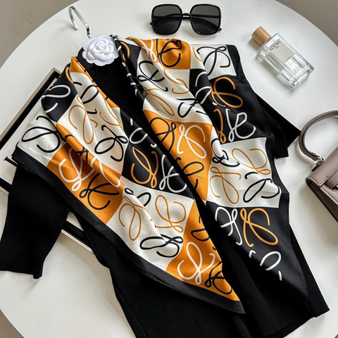 Set Quà Himhip Khăn Lụa Vuông 90x90cm & Cài Áo Kèm Túi Hộp Thiệp  - 169