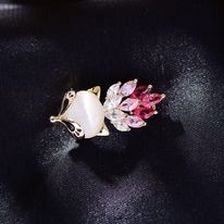 Trâm, Ghim Cài Áo HimHip Hồ Ly Đuôi Hồng Sang Trọng HKCC Đính Phale 1*2,5cm