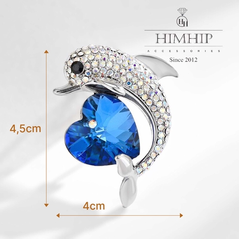 Trâm, Ghim Cài Áo HimHip Cá Heo Ôm Trái Tim Đáng và Yêu HKCC Đính Phale 4,5*4cm