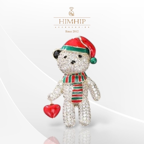 [Noel] Trâm, Ghim Cài Áo HimHip Gấu Đội Mũ Noel Ấm Áp HKCC Đính Phale 4*2,5cm