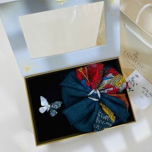 Set Quà HimHip Khăn Viscose 90x90cm & Cài Khăn, Cài Áo Kèm Túi Hộp Thiệp - 1285