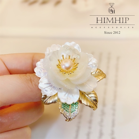 Trâm, Ghim Cài Áo HimHip Hoa Trắng Khảm Trai Sang Trọng HKCC Mix Trai 4*6cm