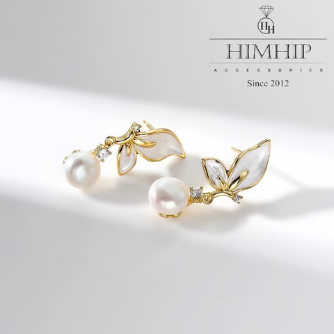 Khuyên Tai Ngắn HimHip Cánh Bướm Sang Trọng HKCC Đính Phale, Ngọc Trai Thật 2.8x1.2cm