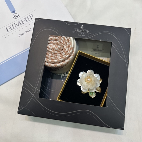 Set Quà Himhip Khăn Lụa Cao Cấp 65*65cm & Cài Áo Kèm Túi Hộp Thiệp - 241