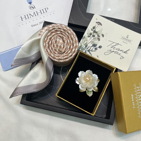 Set Quà Himhip Khăn Lụa Cao Cấp 65*65cm & Cài Áo Kèm Túi Hộp Thiệp - 241