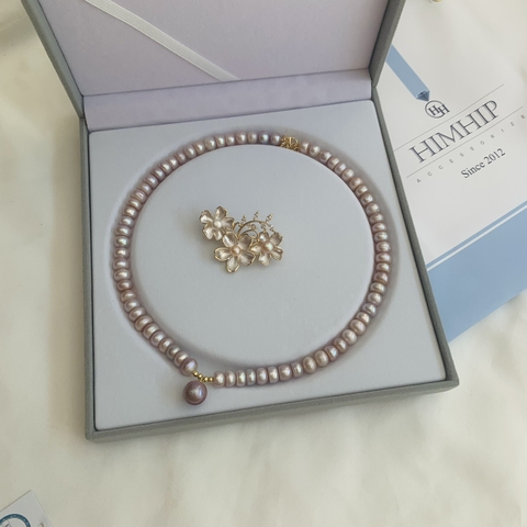 Set Trang Sức HimHip Trai Thật 8Li Vòng Cổ 43.5cm, Cài Áo Chùm 3 Hoa Nhụy Trai 3.5x4.5cm Sang Trọng