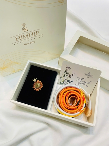 Set Quà Himhip Khăn Lụa Vuông 53x53cm & Cài Áo Kèm Túi Hộp Thiệp  - 65