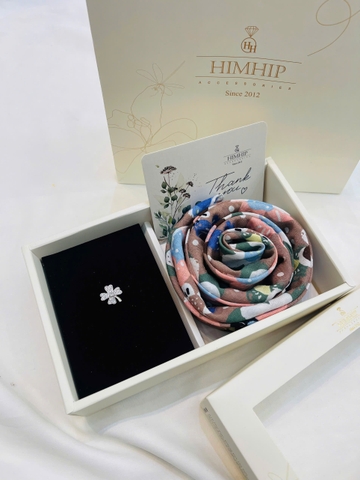 Set Quà HimHip Khăn Lụa Viscose 53x53cm & Cài Áo Kèm Túi Hộp Thiệp - 02