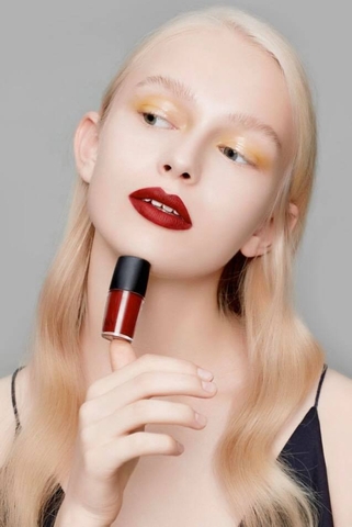 Son kem lì Unny Kiss Lip Tattoo