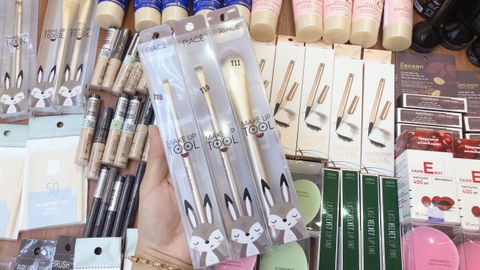 Sản phẩm Cọ kẻ mắt Riace T8