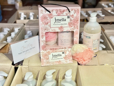 Set Quà Sữa Tắm Jmella 1000ML Kèm Bông Tắm Và Túi Giấy