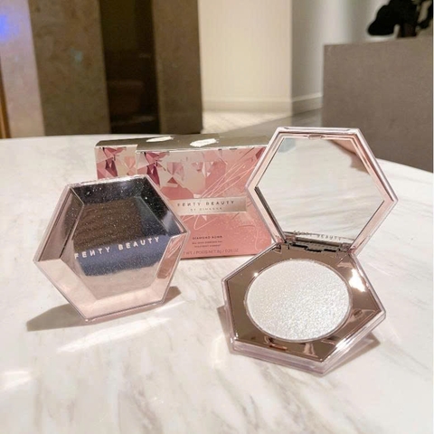Highlight Fenty Beauty Diamond Bomb