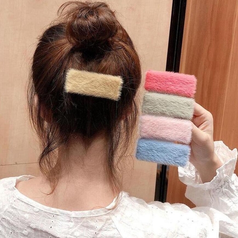 Kẹp tóc phối lông xinh xắn
